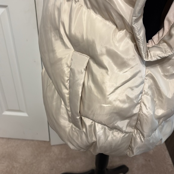 Ellison Wide Sleeve Puffer Vest - Picture 5 of 11